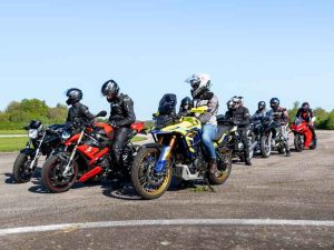 PILOTAGE MOTO