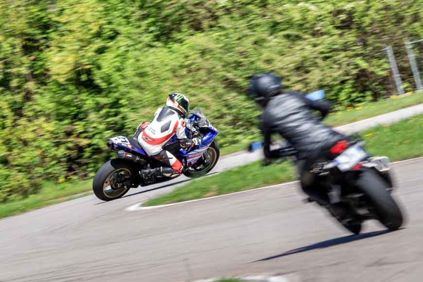 PILOTAGE MOTO