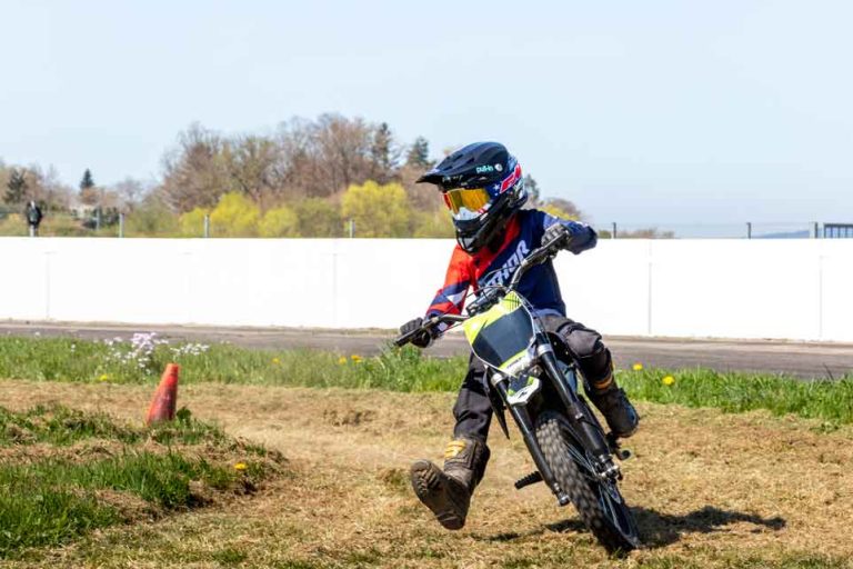 PILOTAGE MINIMOTO
